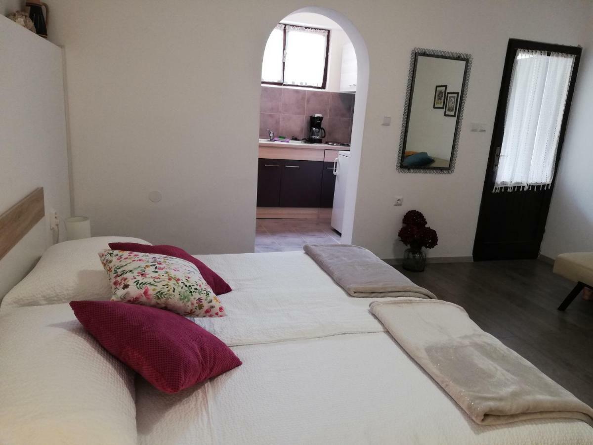 Apartments 4U Omisalj Ngoại thất bức ảnh